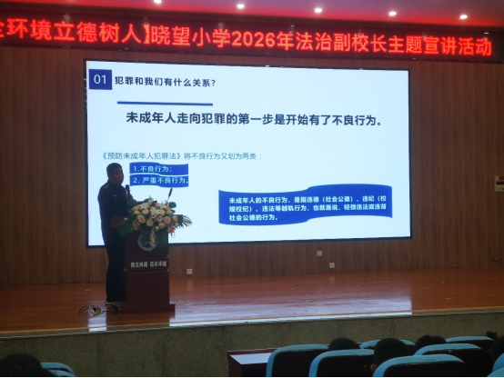 老人车站走失家属无法接回 崂山公安暖心接力送到家