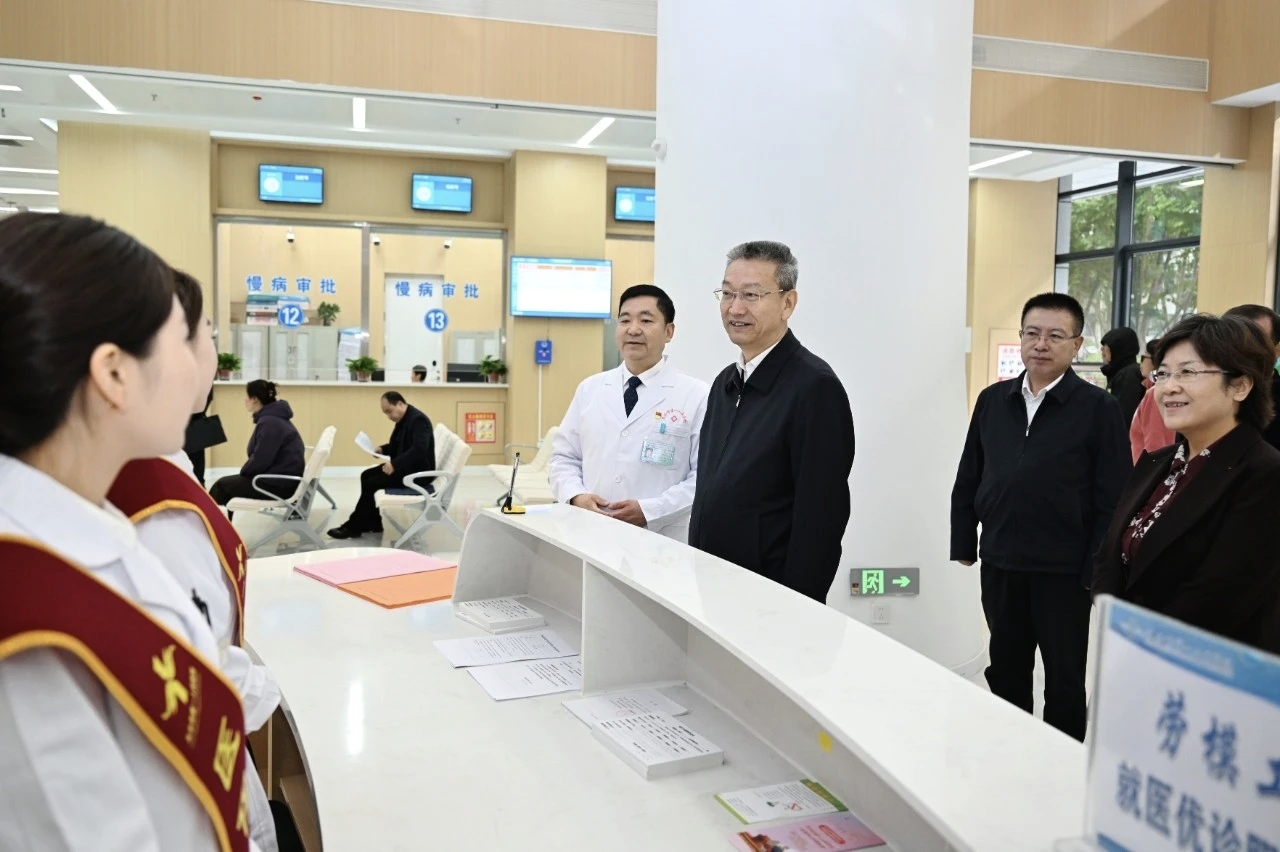 甘肃省委副书记、省长孔绍逊强调 ：加强医院党建工作 做细做实“一老一小”健康服务